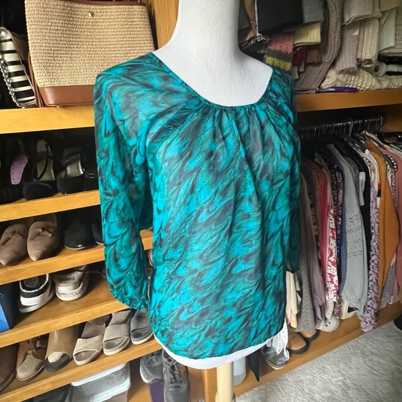 ⭐️BOGO FREE⭐️ EUC EXPRESS Blue Short Sleeve Blouse - Picture 2 of 8
